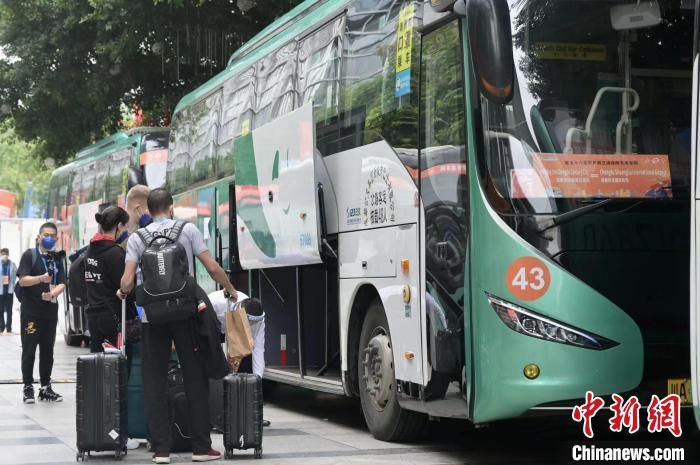 该记者在推特上写道：“罗马已经准备和穆帅重新谈续约，讨论一份持续到2026年的合同。